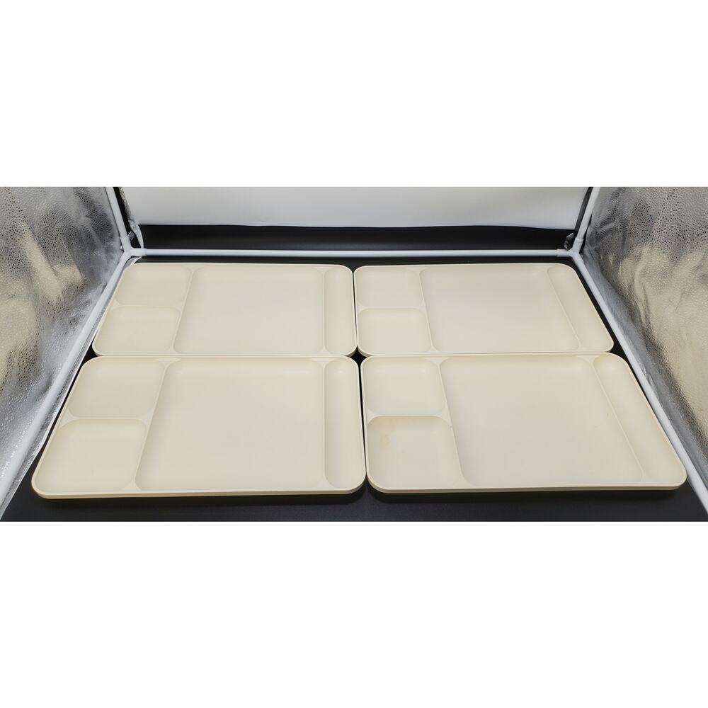 VTG Tupperware Picnic Cafeteria Dinner/Lunch Divided Trays, 1535 Set of 4